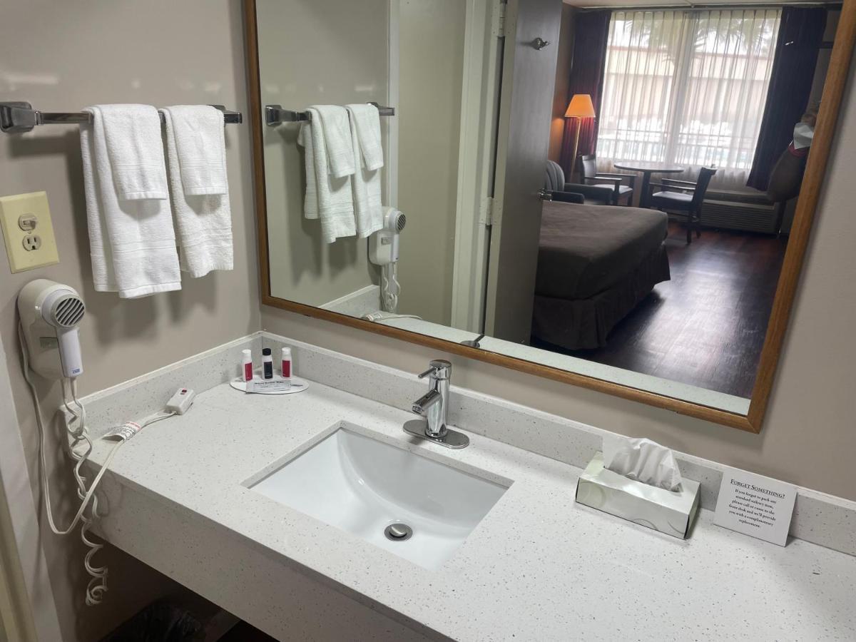 Super 8 By Wyndham Valdosta Mall Buitenkant foto